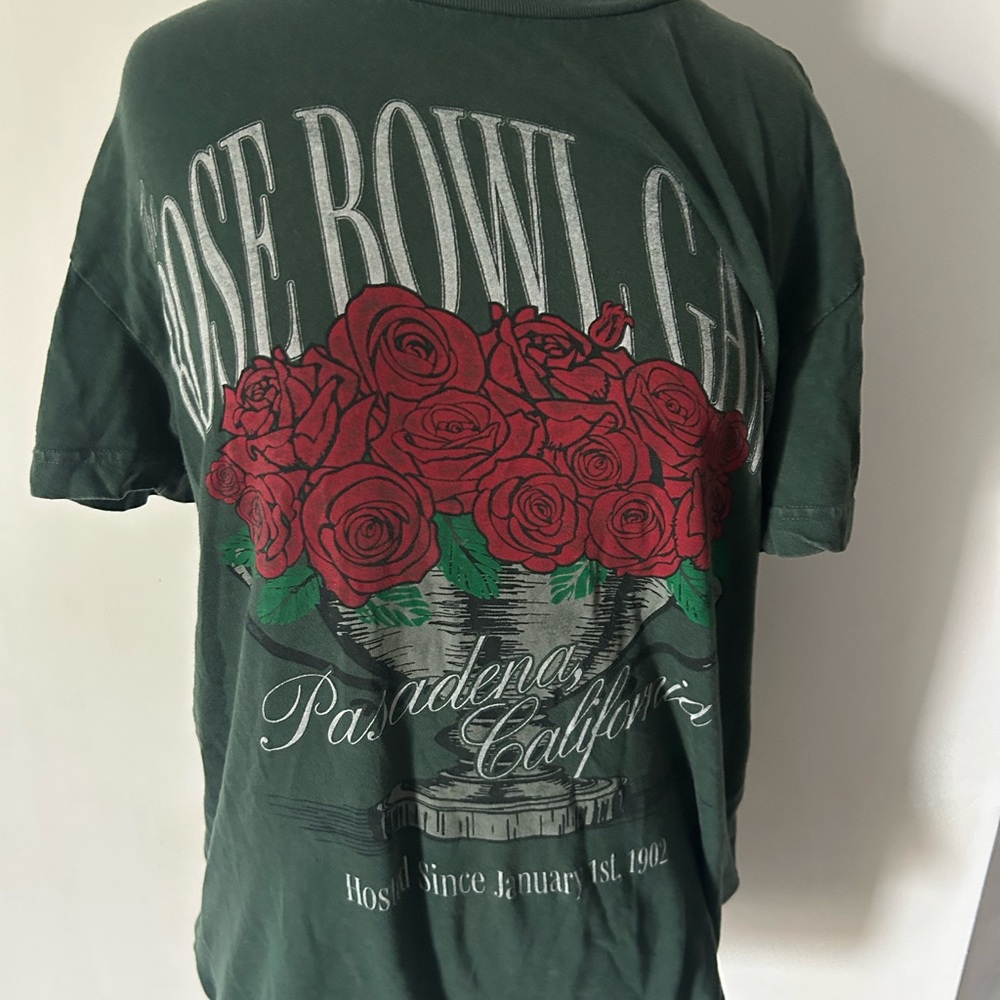 Rose Bowl Graphic Tee with Red Roses